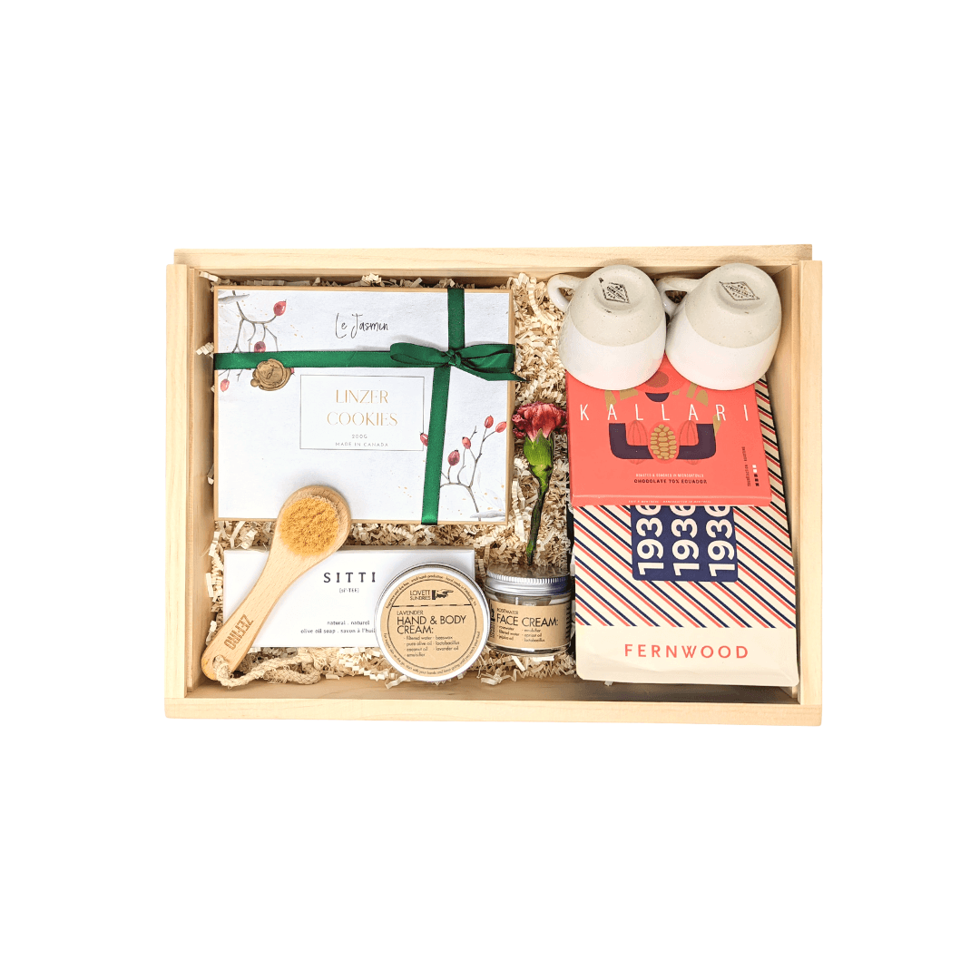 Luxury mothers day gift basket in sustainable packaging
